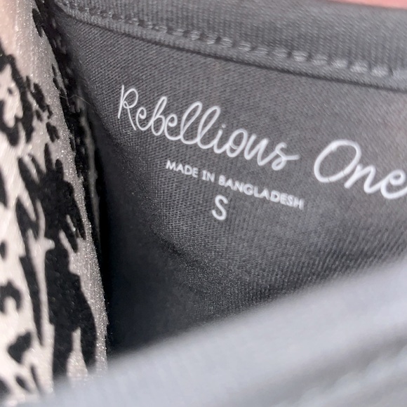 NWT Rebellious One rose print pocket tank charcoal grey size small - Picture 4 of 5
